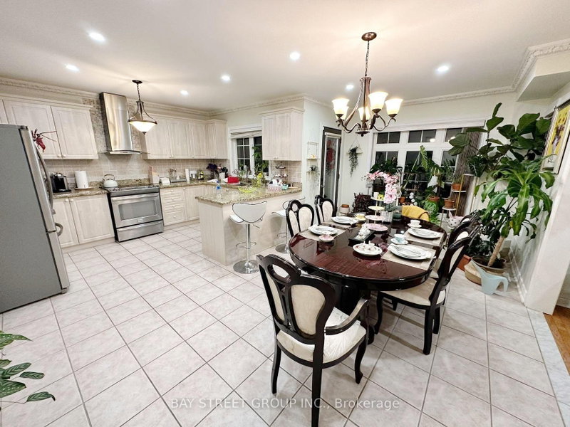 384 Spruce Grove Crescent