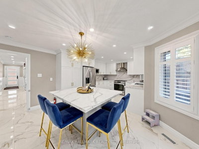 58 Marchwood Crescent • Richmond Hill, ON photo 9