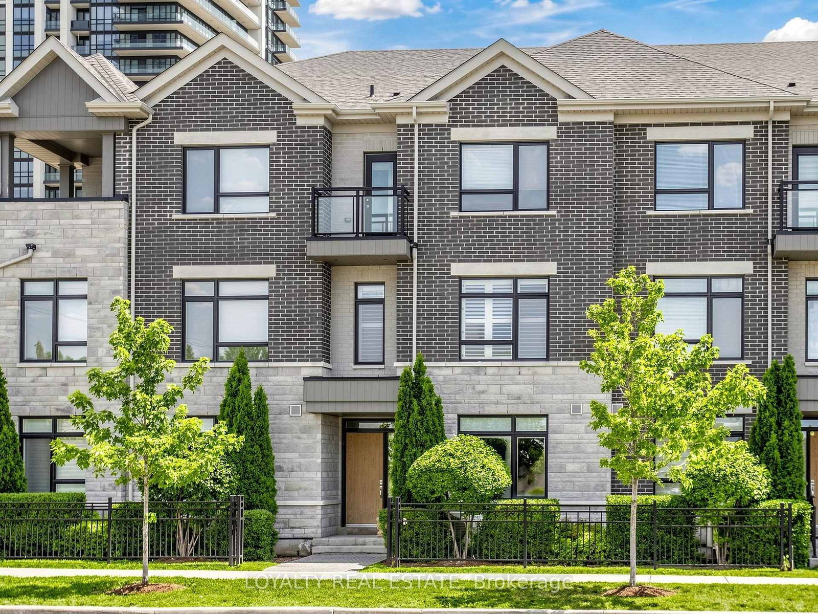 52 South Park Road • Markham, ON photo 1