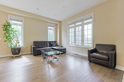 1 Bloom Street • Markham, ON photo 3