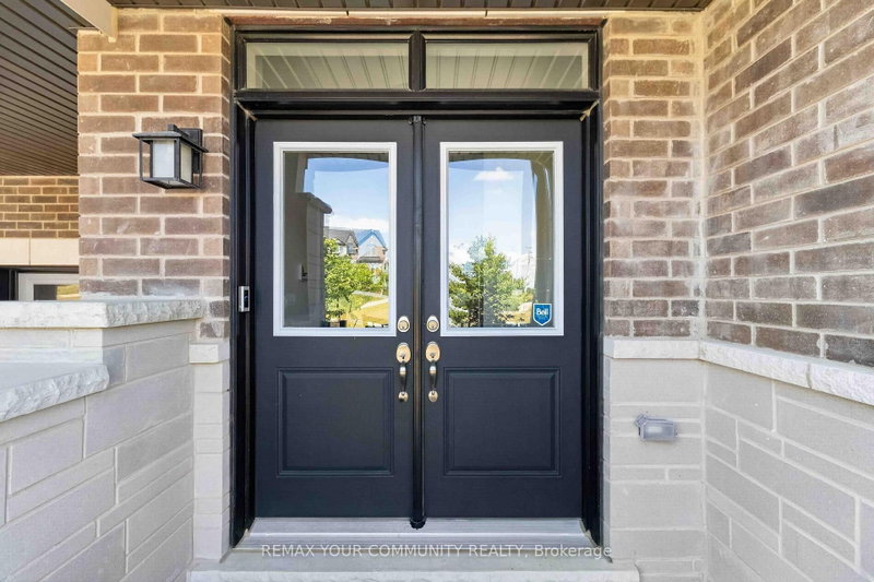 92 Holyrood Crescent