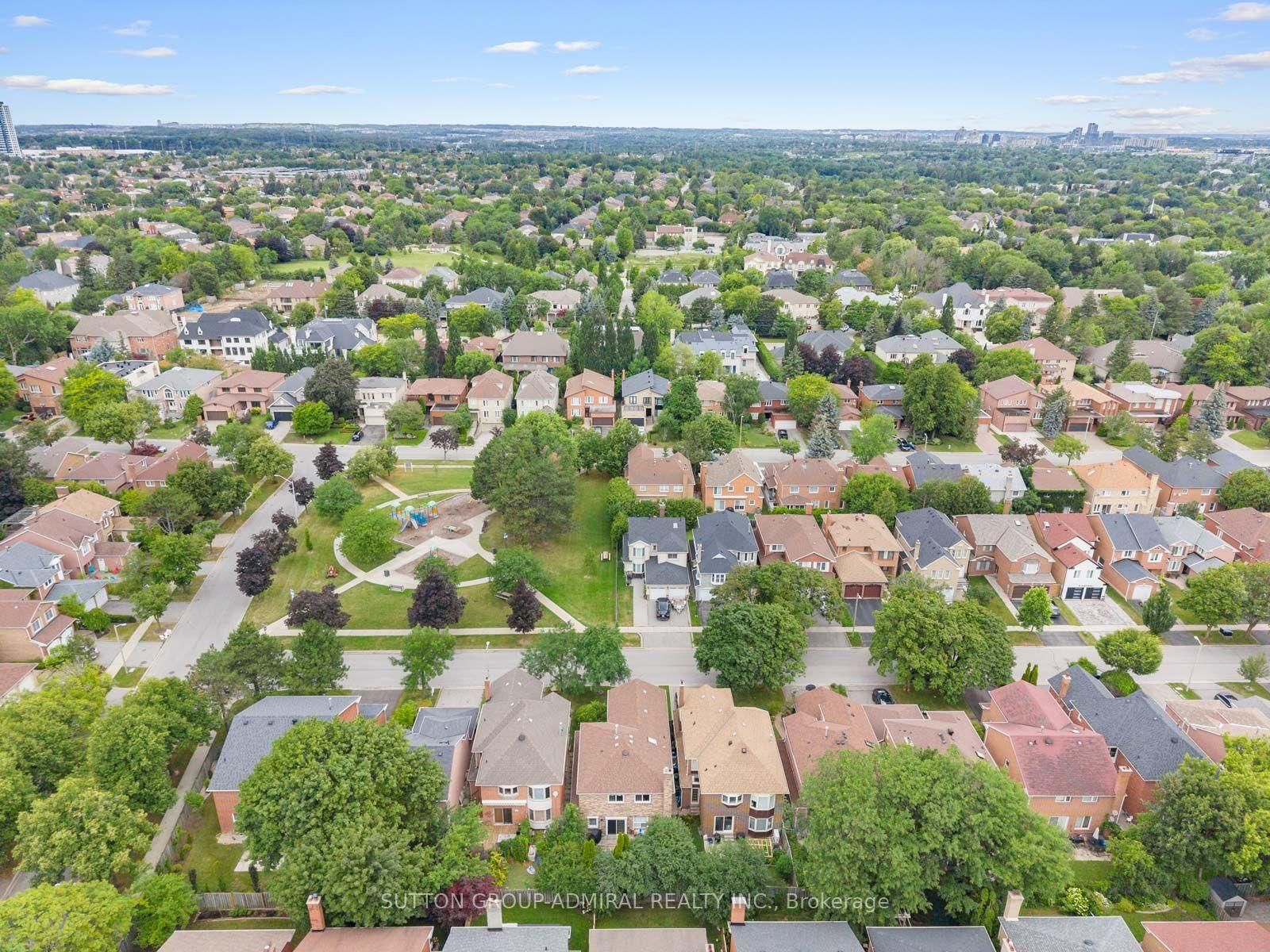 19 Jessica Gardens • Vaughan, ON photo 44