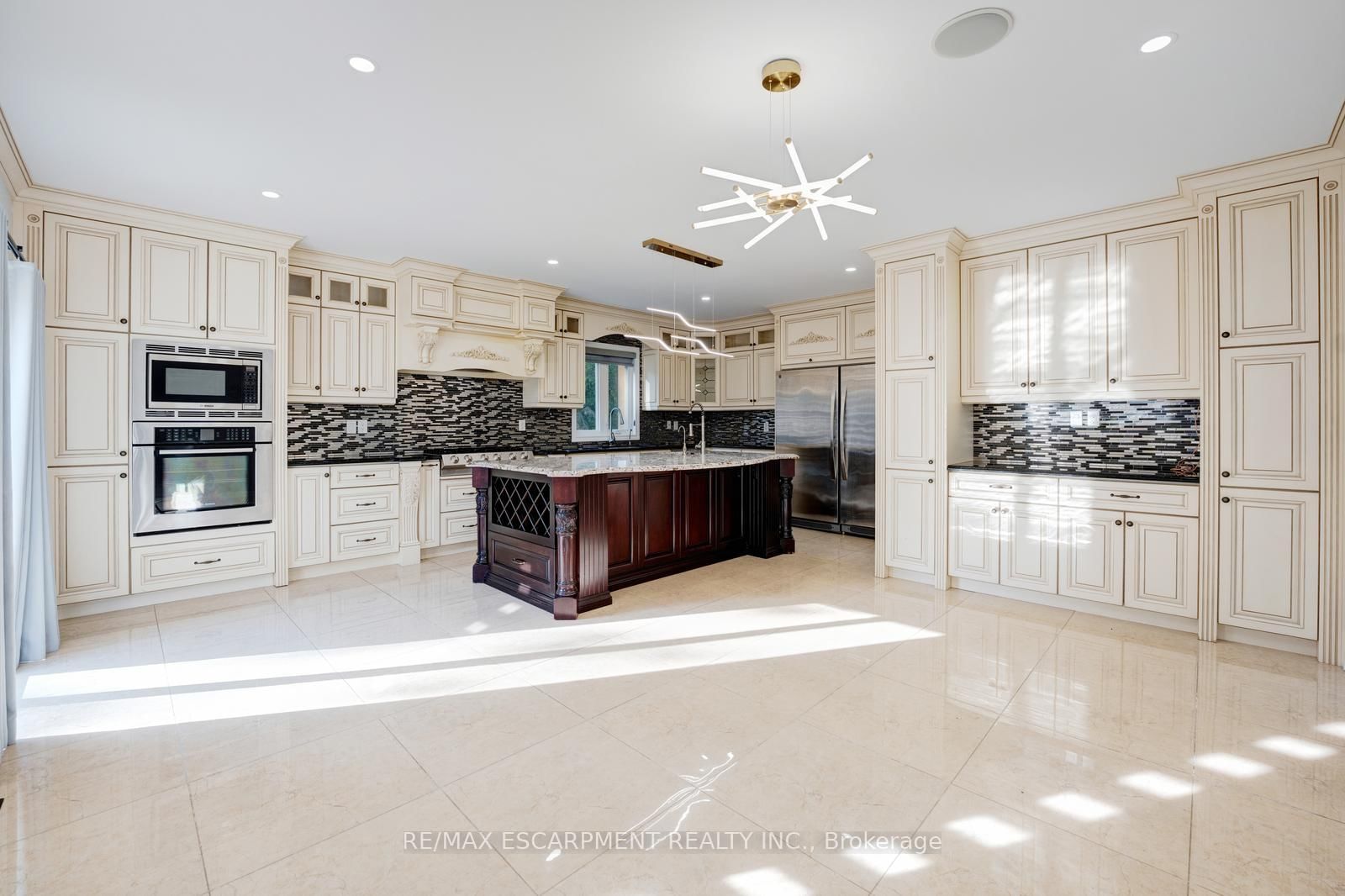 8 Ridgewood Drive • Richmond Hill, ON photo 18