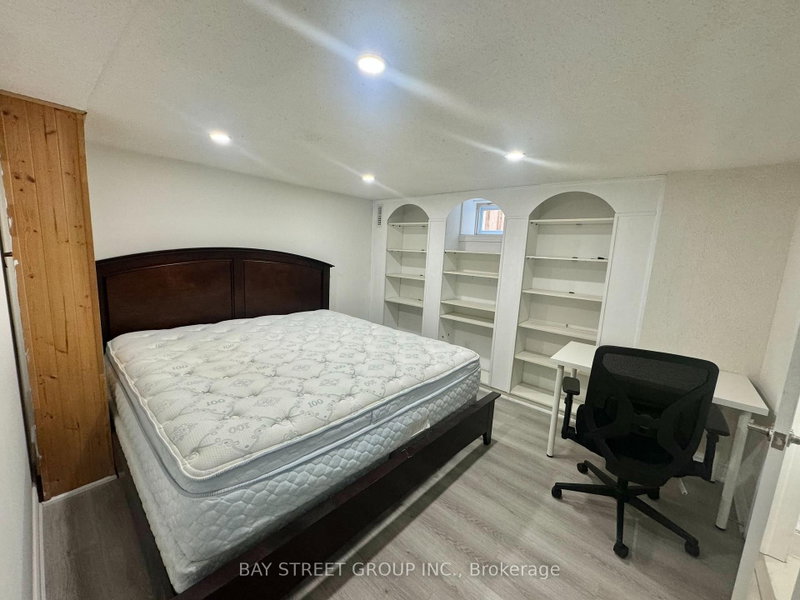 One Bed In W/O Basement - 8 Queensgate Court
