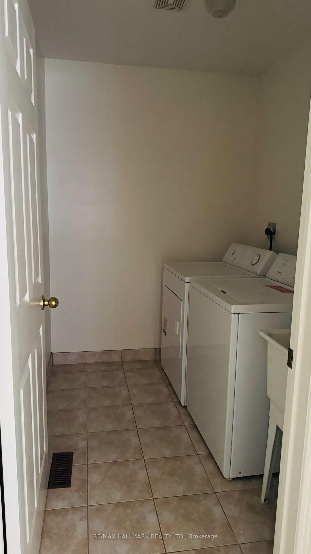 47 Futura Avenue • Richmond Hill, ON photo 8