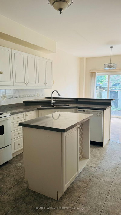 47 Futura Avenue • Richmond Hill, ON photo 9