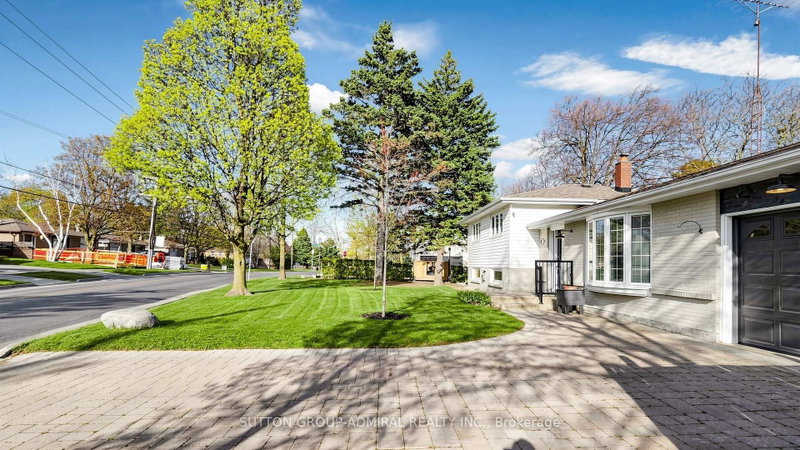218 Bay Thorn Drive