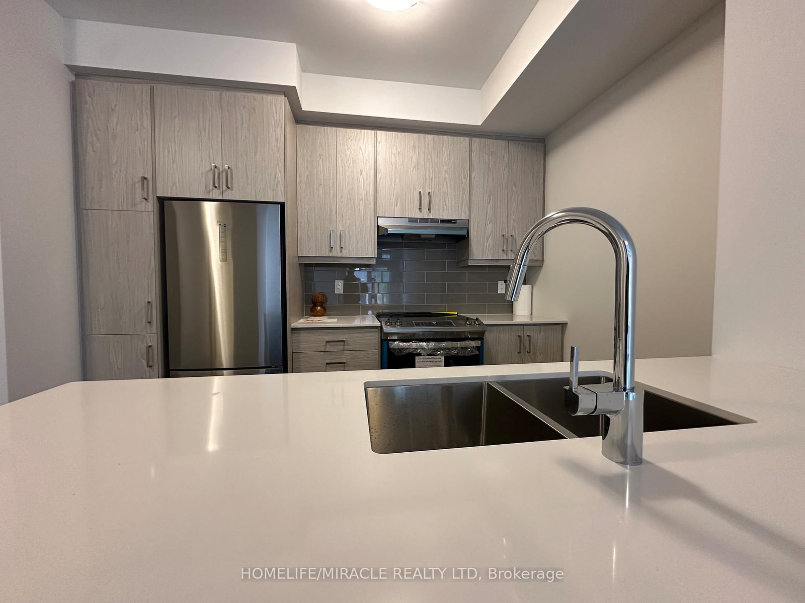 240 - 121 Honeycrisp Crescent, Vaughan 3