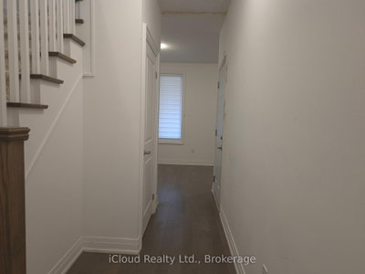 31 Globemaster Lane • Richmond Hill, ON photo 3