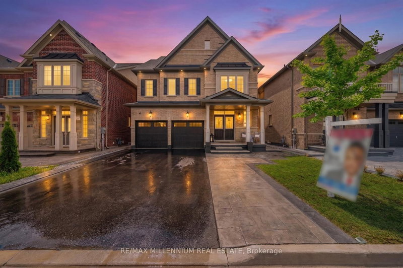 18 Boone Crescent