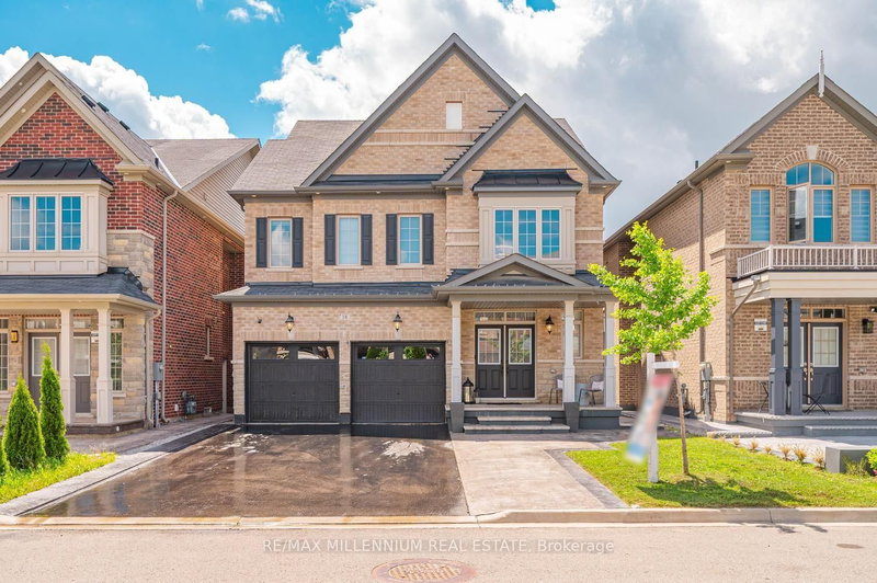 18 Boone Crescent