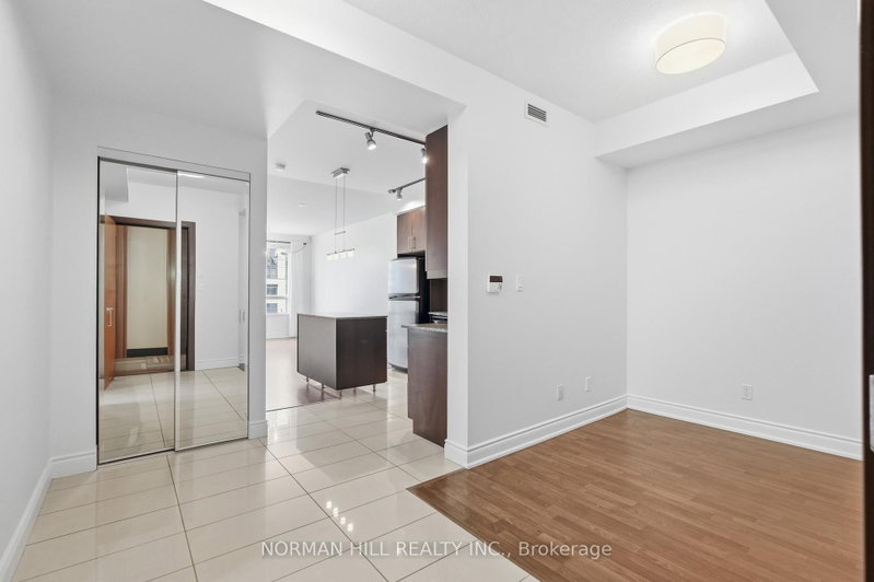 211 - 60 South Town Centre Boulevard