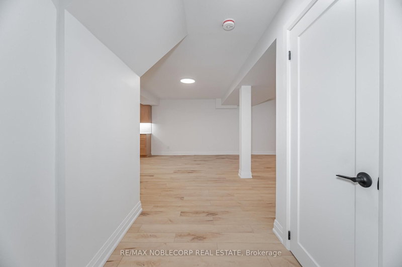 Lower - 131 Dunstan Crescent