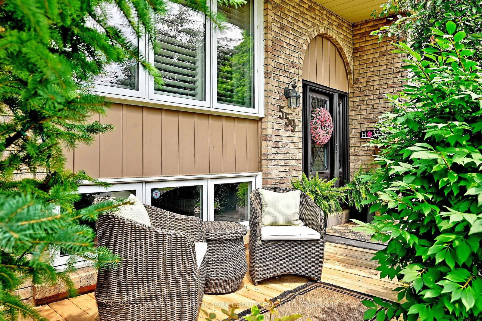Listing photo 2
