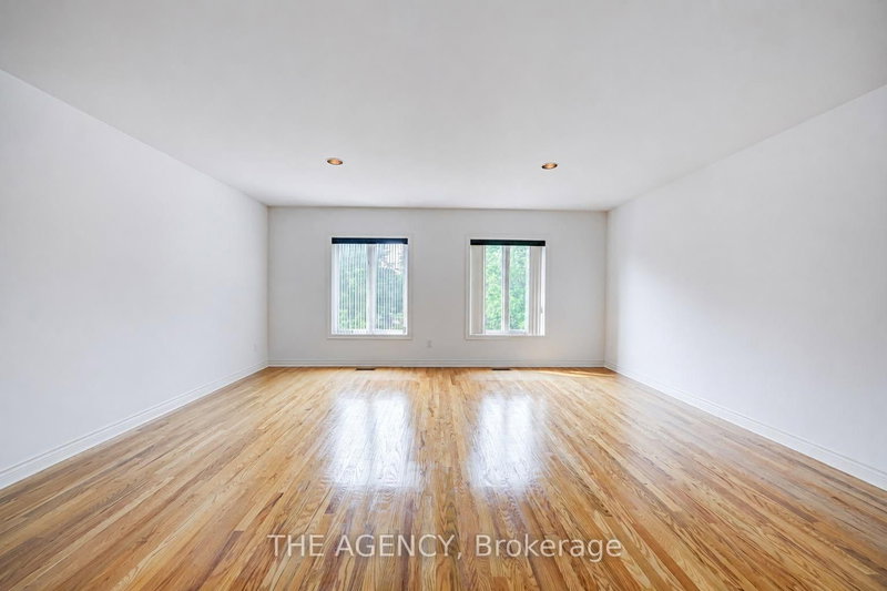 68 Townsgate Dr photo 5