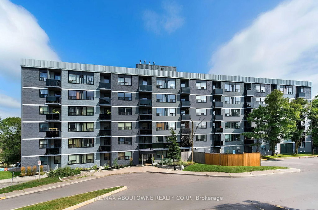 606 - 147 Wellington Street W