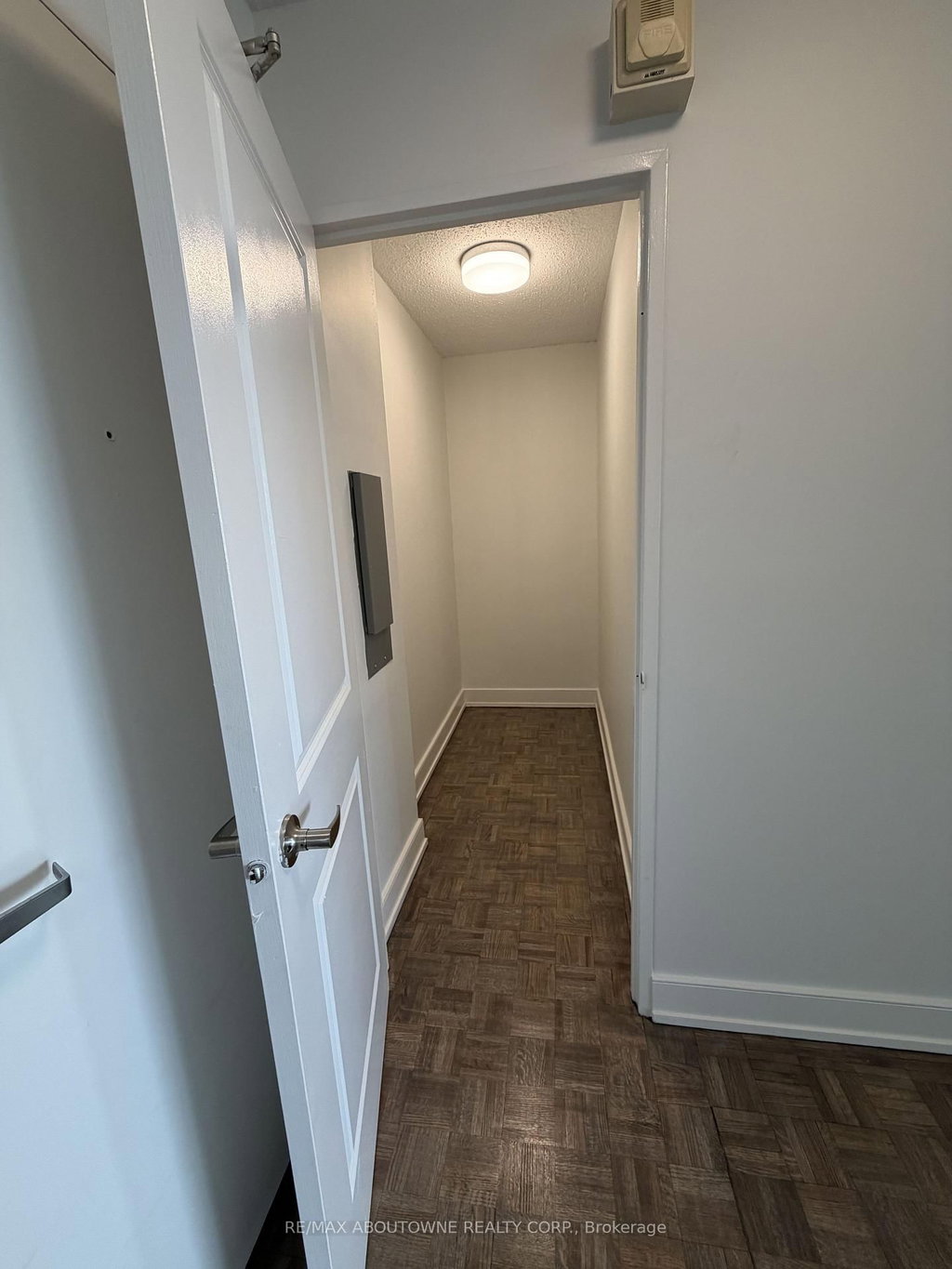 606 - 147 Wellington Street W 5