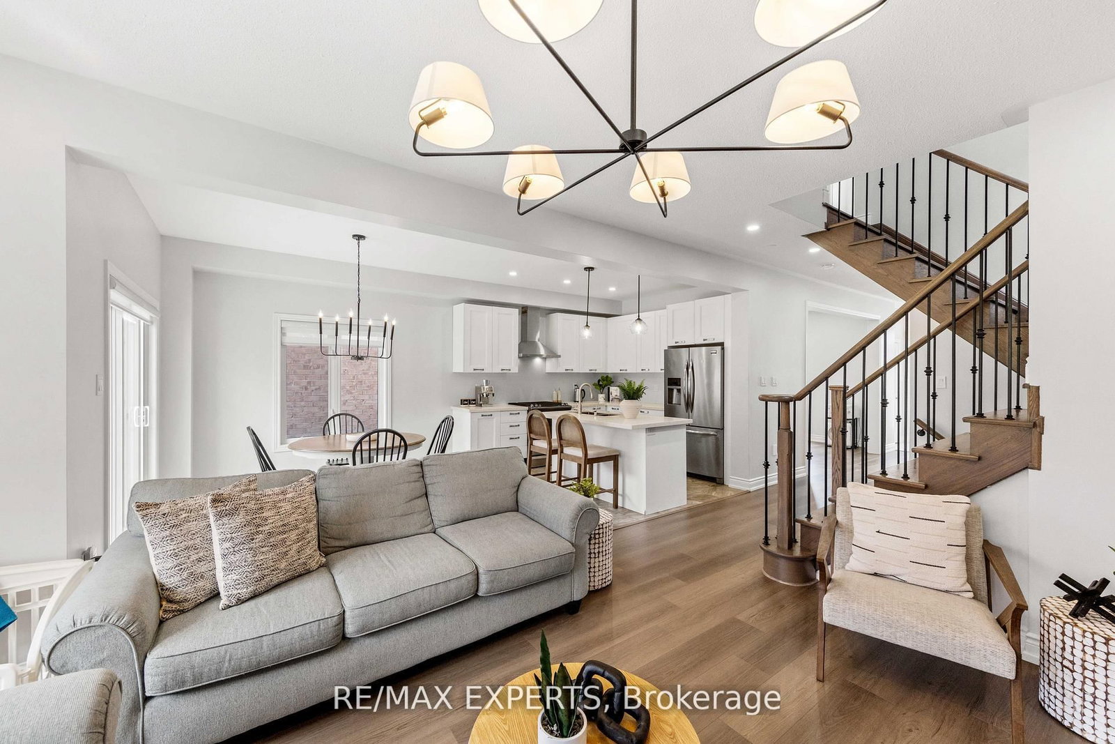 22 Manor Glen Crescent • East Gwillimbury, ON photo 11