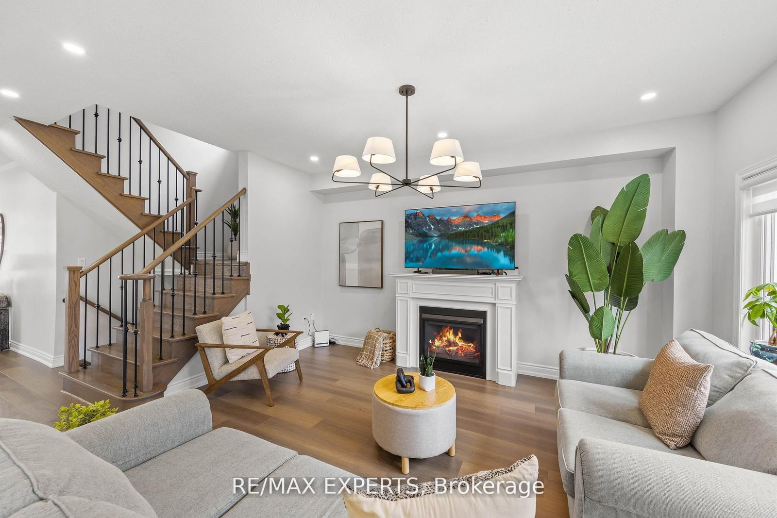 22 Manor Glen Crescent • East Gwillimbury, ON photo 8