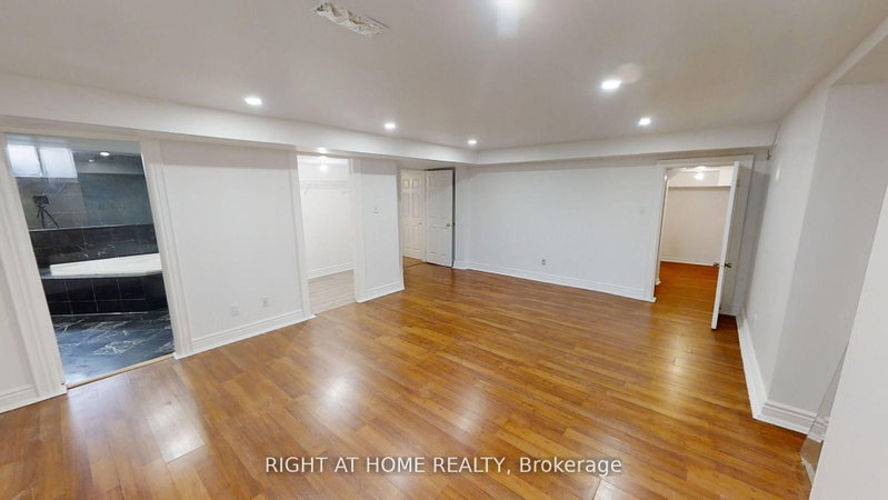 (Lower) 31 NORTHGATE Crescent E