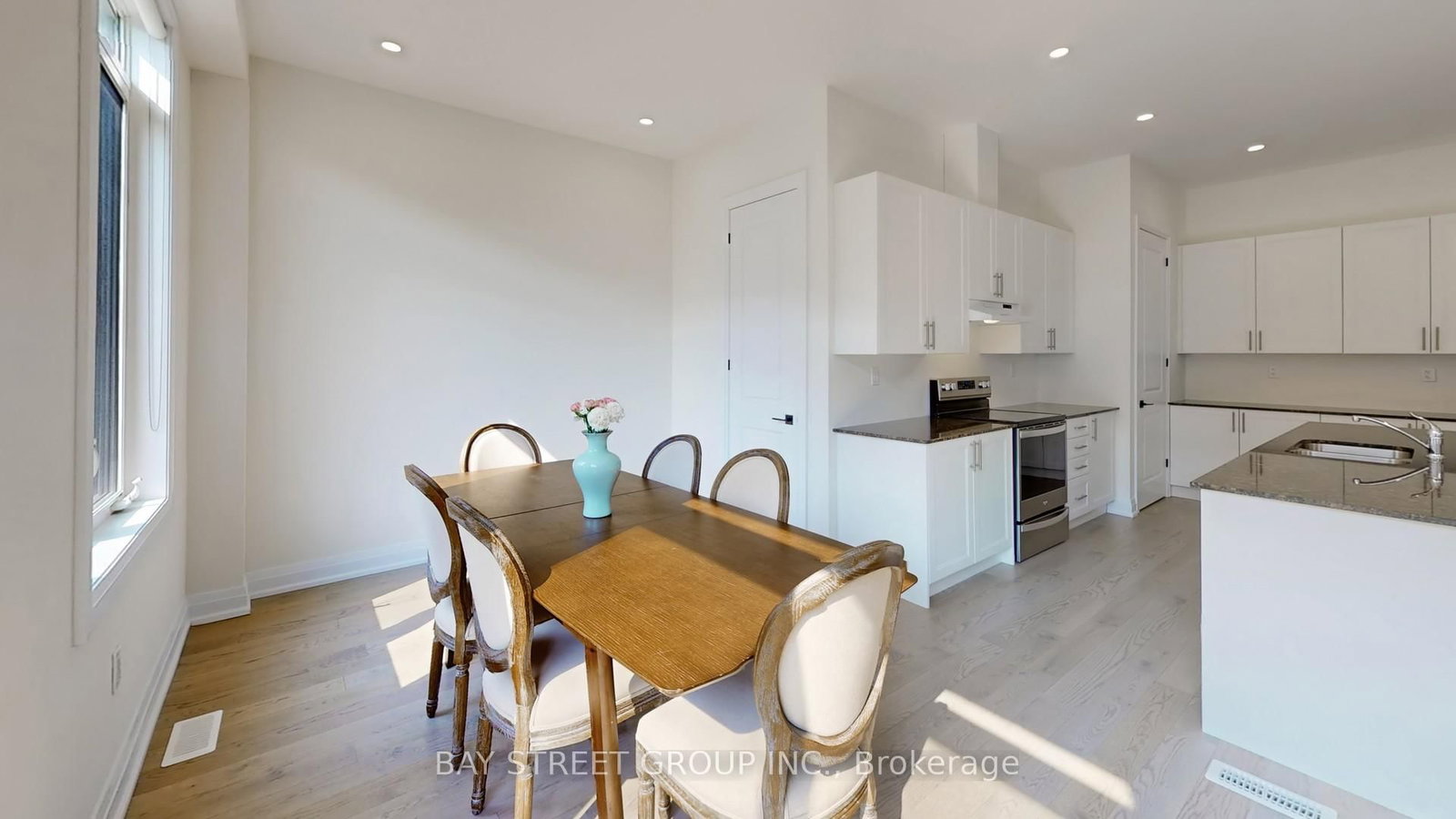 Upper Two Bedro Halldorson Avenue, Aurora 5