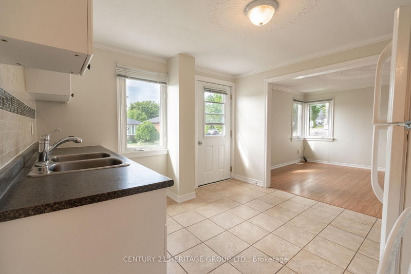 137 John Street E