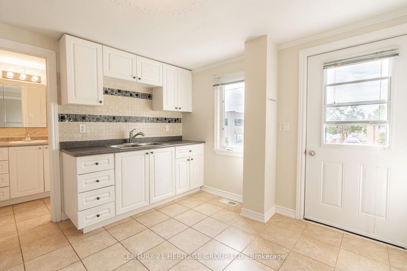 137 John Street E