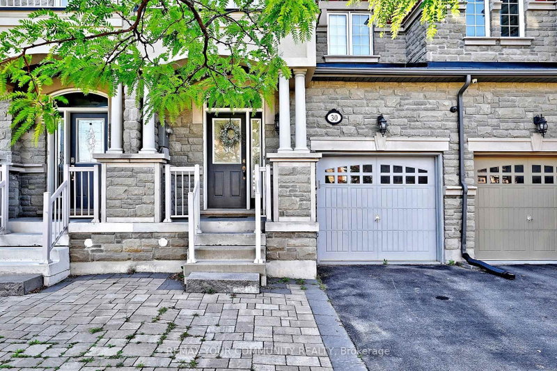 30 Spruce Pine Crescent
