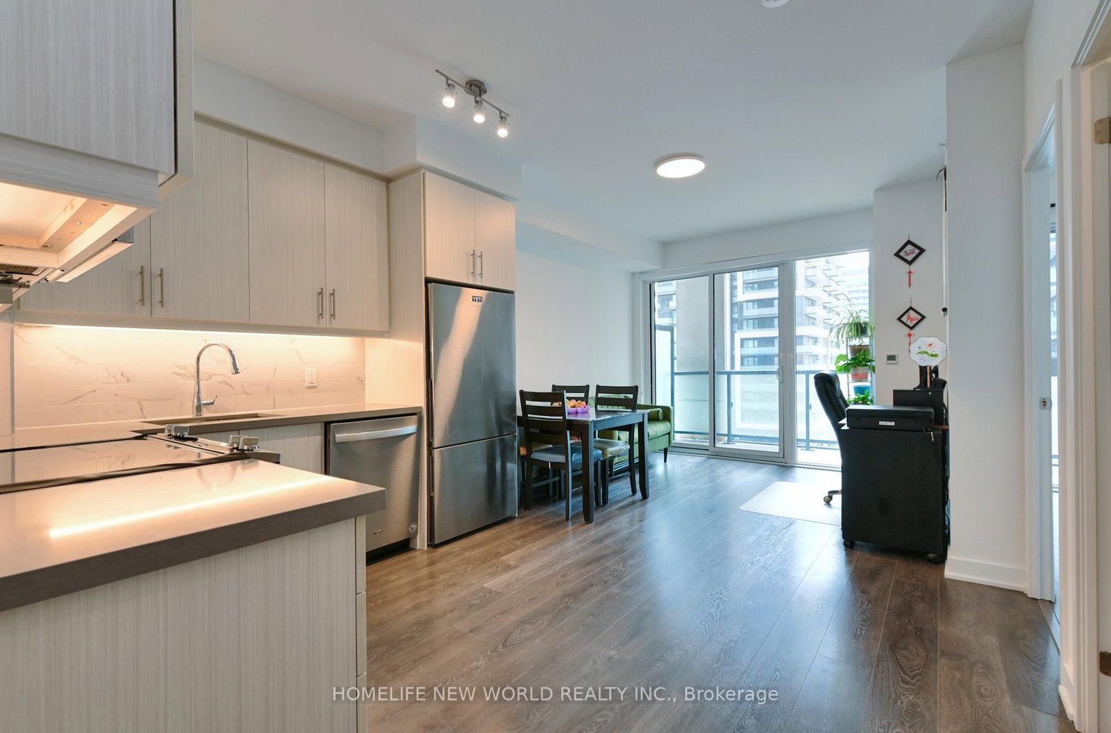 85 Oneida Crescent • #811 • Richmond Hill, ON photo 4