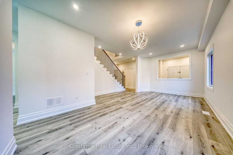 49 Sandham Crescent