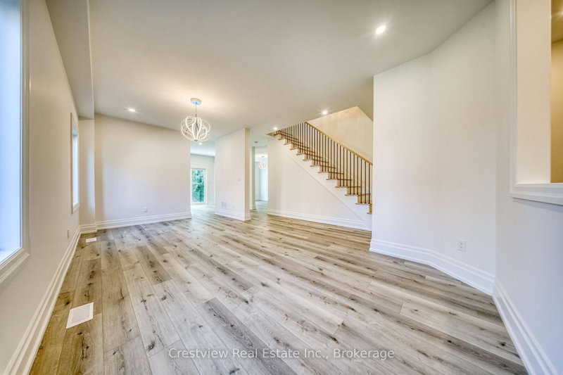 49 Sandham Crescent