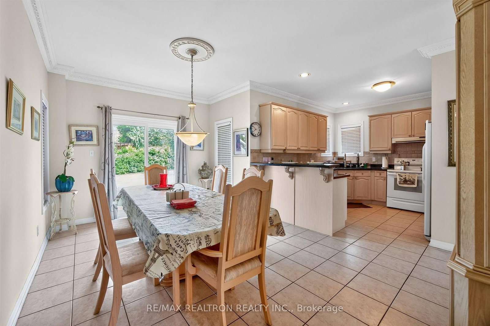 22 Queensborough Court • Richmond Hill, ON photo 16