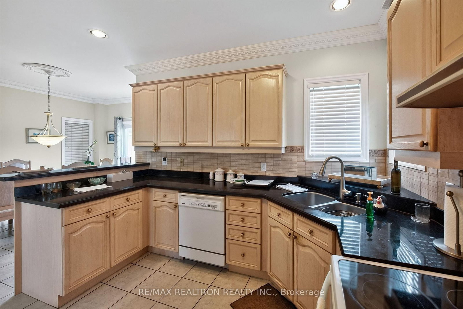 22 Queensborough Court • Richmond Hill, ON photo 20
