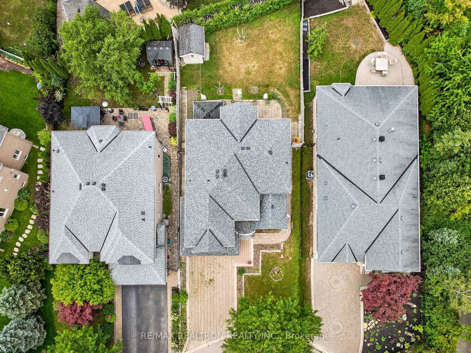 22 Queensborough Court • Richmond Hill, ON photo 5