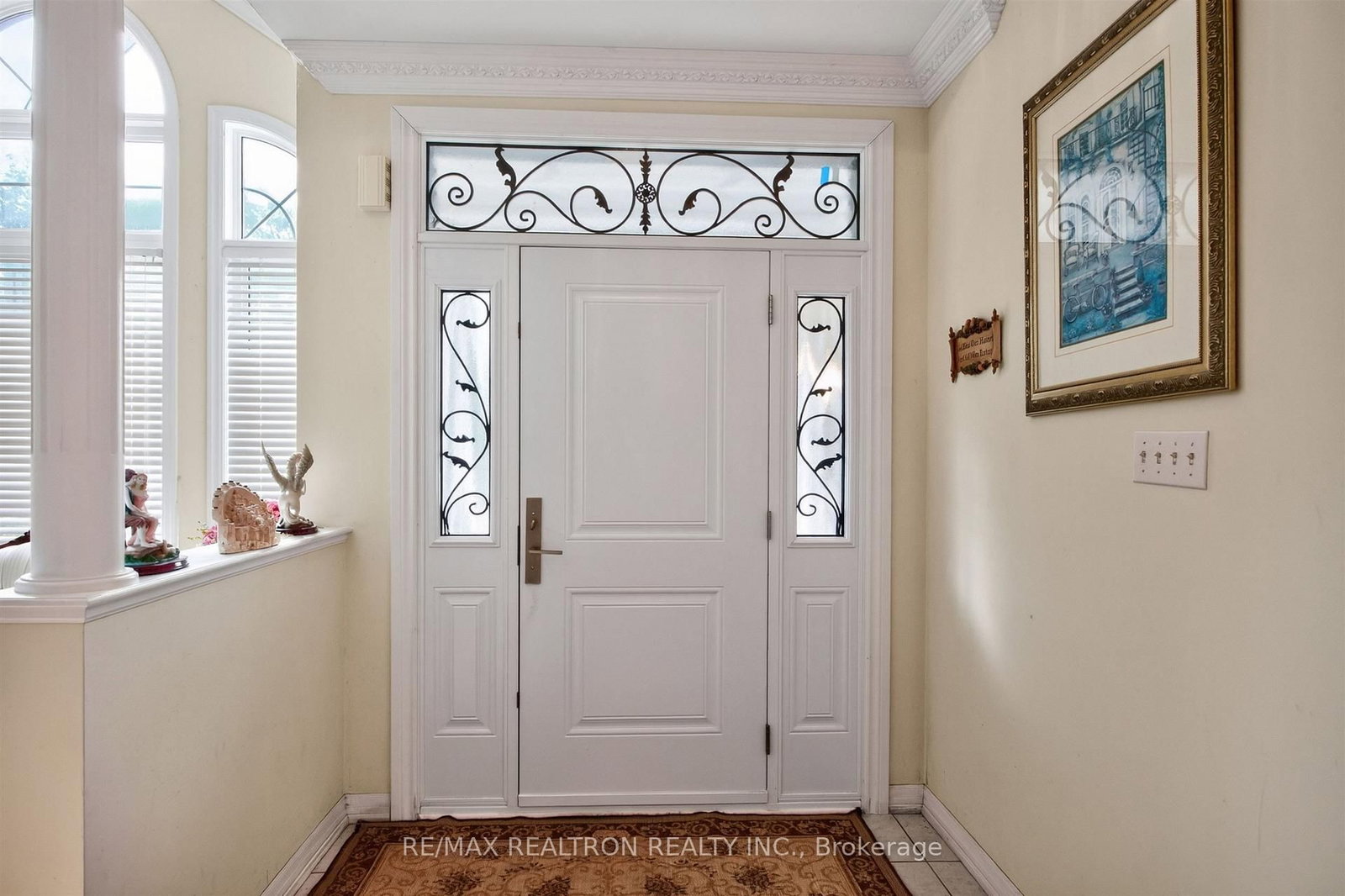 22 Queensborough Court • Richmond Hill, ON photo 9