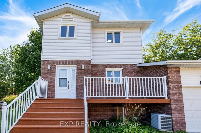 41 Hodgins Avenue