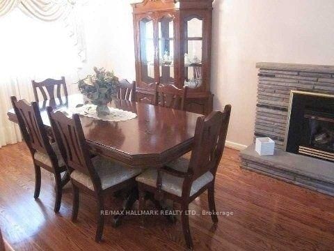 169 Trayborn Drive • Richmond Hill, ON photo 3