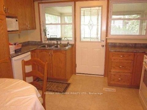 169 Trayborn Drive • Richmond Hill, ON photo 4