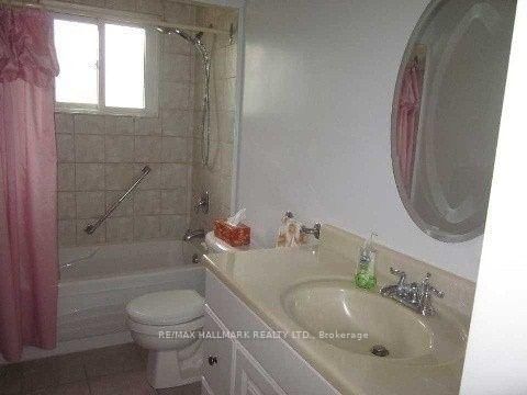 169 Trayborn Drive • Richmond Hill, ON photo 5
