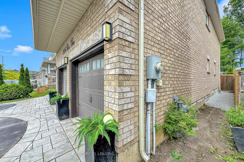 1246 Leslie Drive