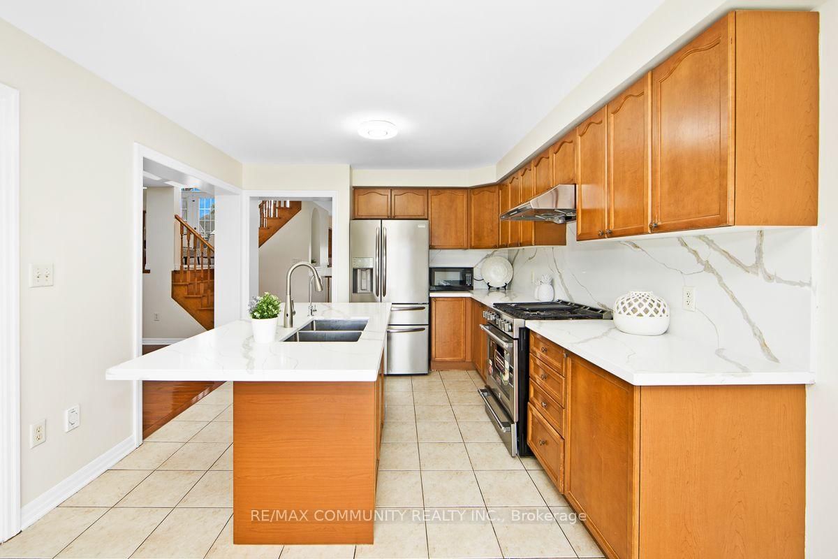 58 Clamerten Road • Whitchurch-Stouffville, ON photo 7