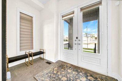52 Chandos Gate • Vaughan, ON photo 4