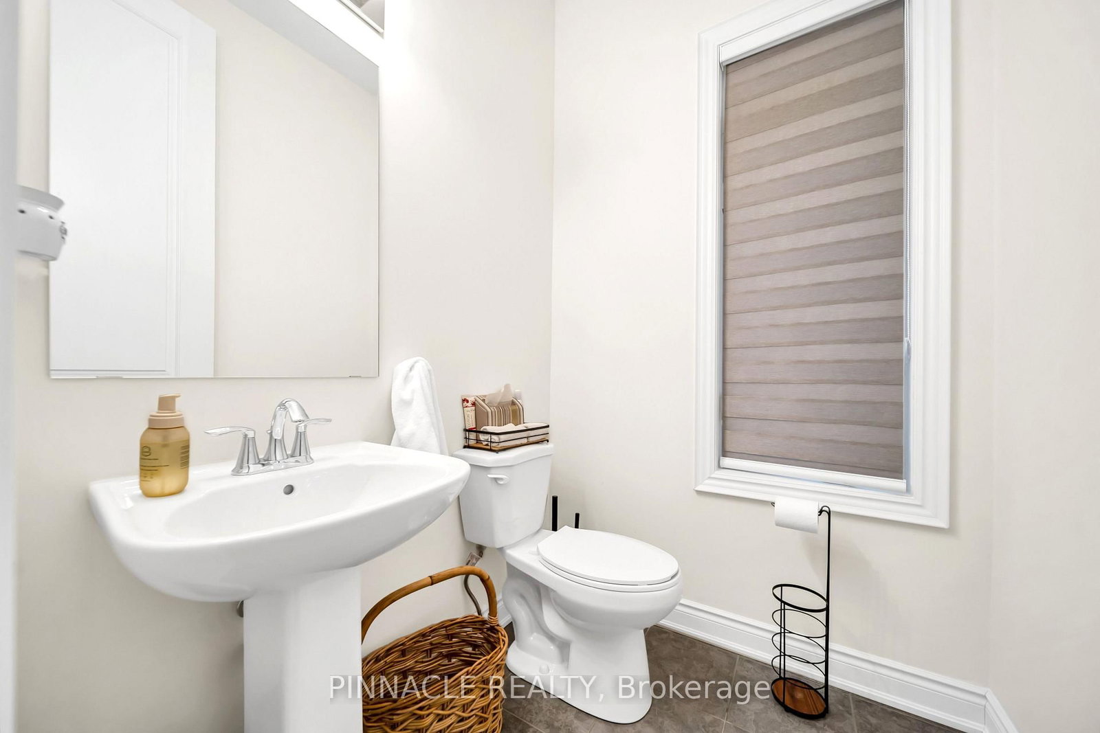 52 Chandos Gate • Vaughan, ON photo 6