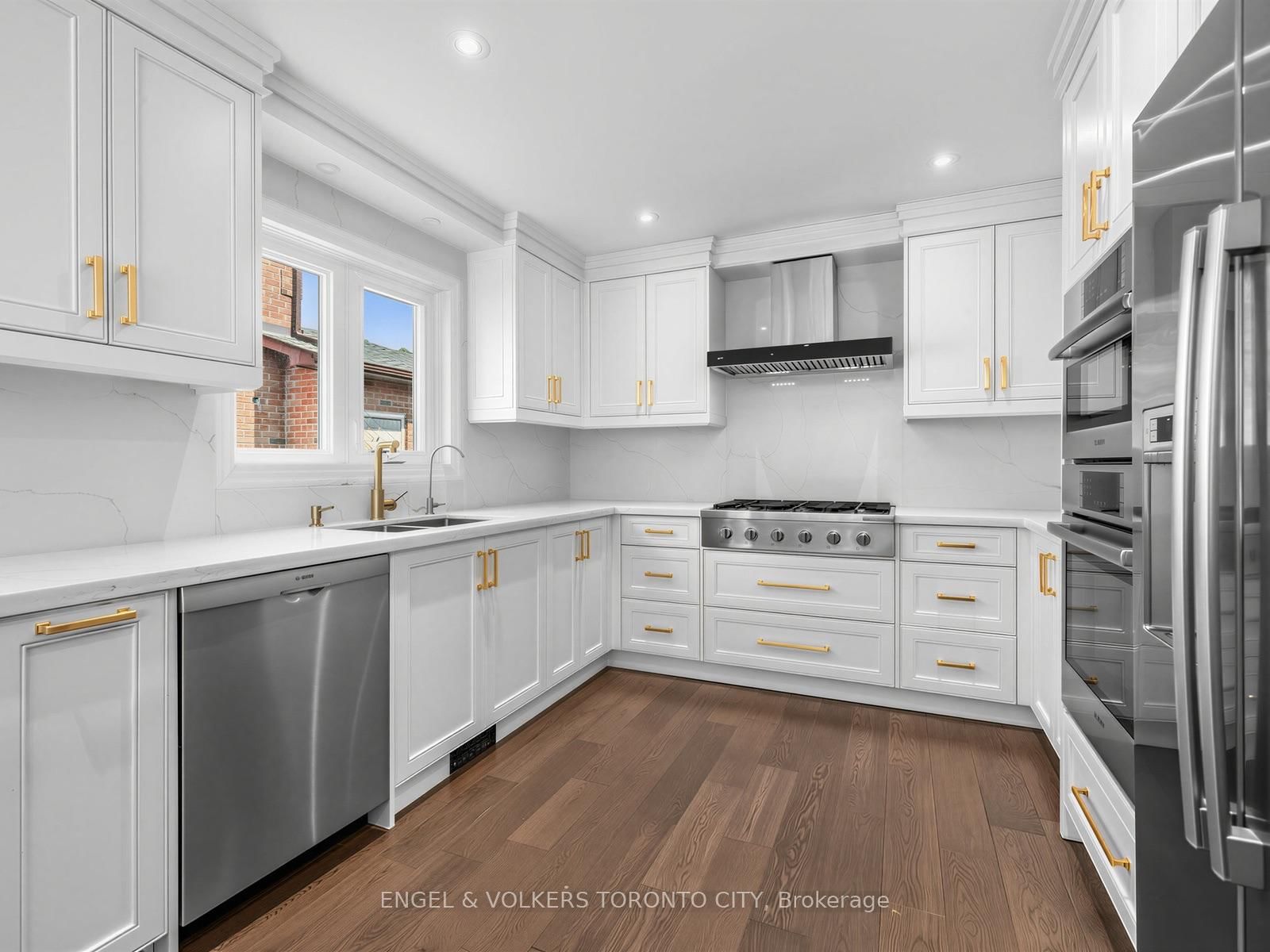 98 Golf Links Drive • Aurora, ON photo 10