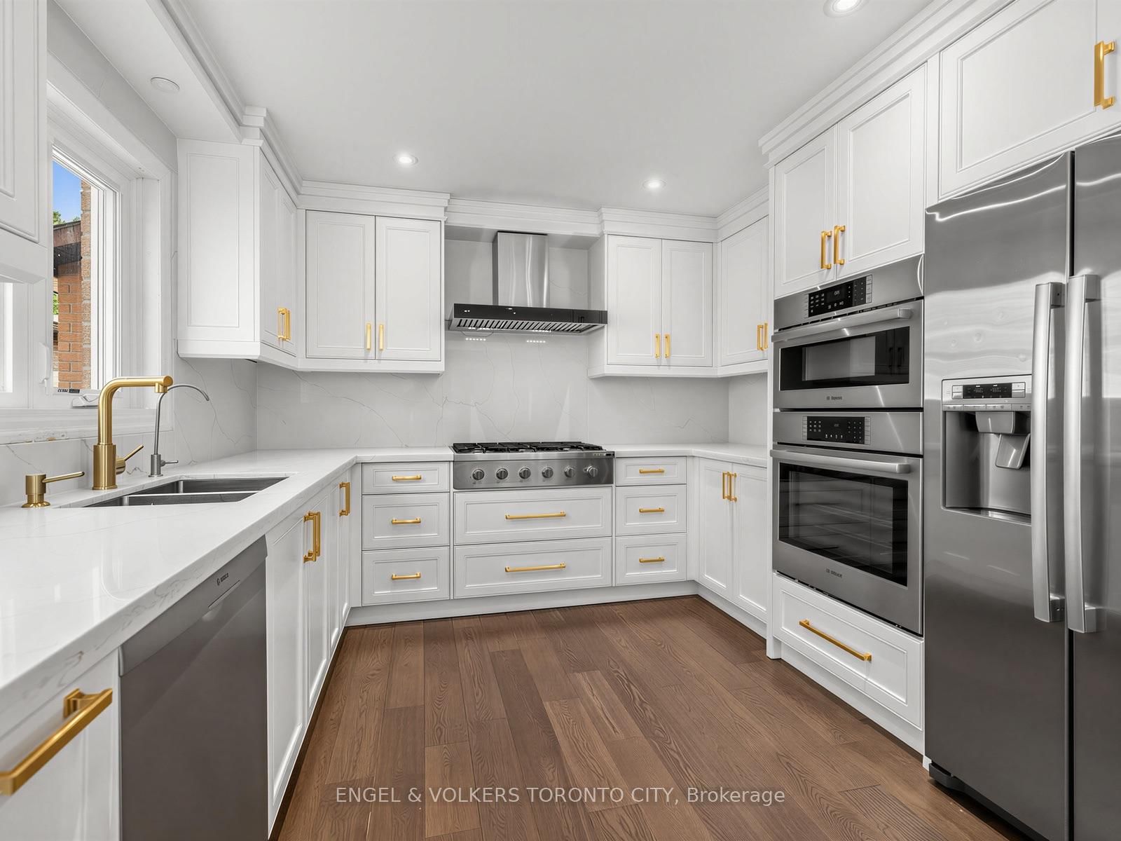98 Golf Links Drive • Aurora, ON photo 11