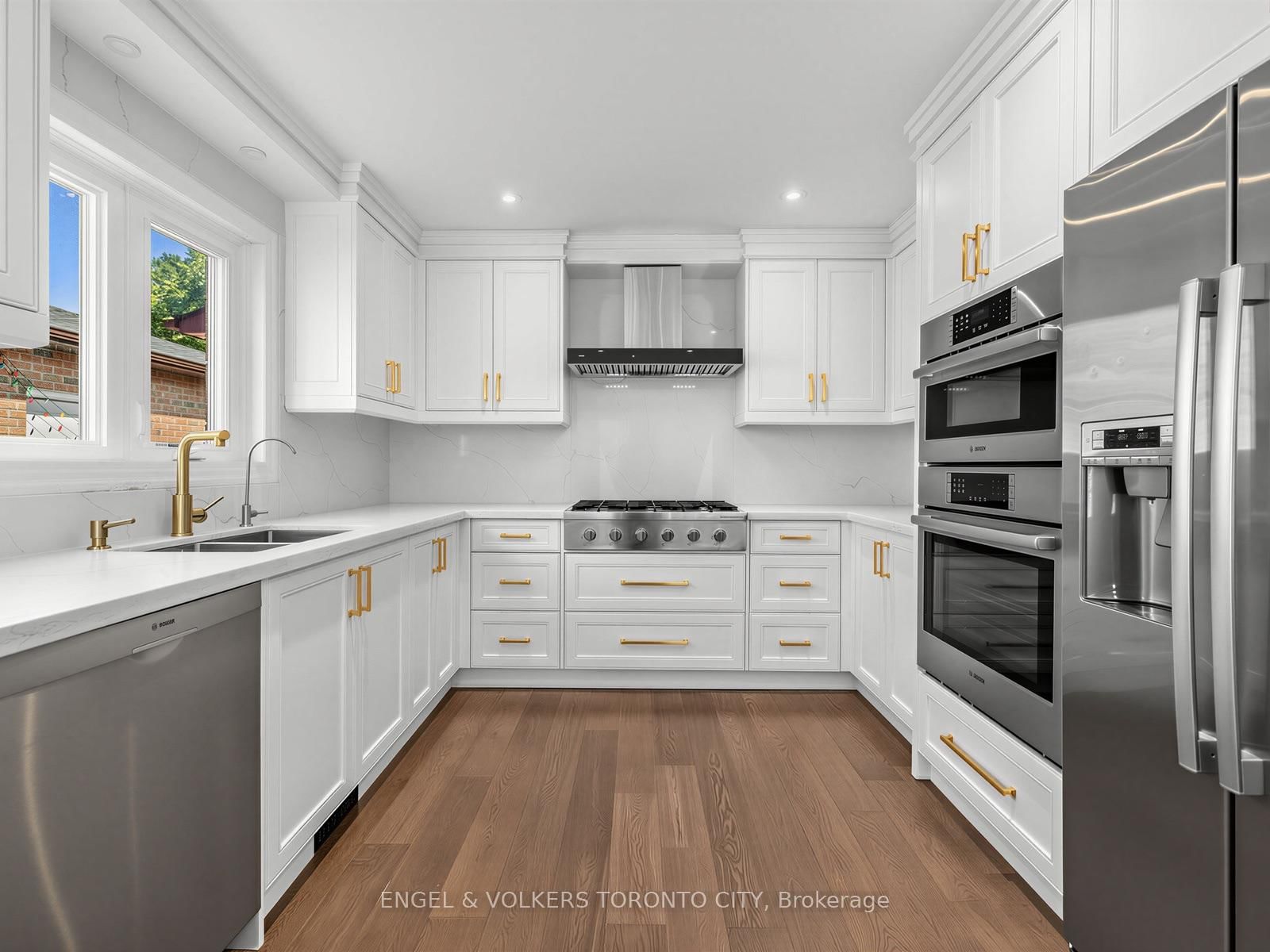 98 Golf Links Drive • Aurora, ON photo 12