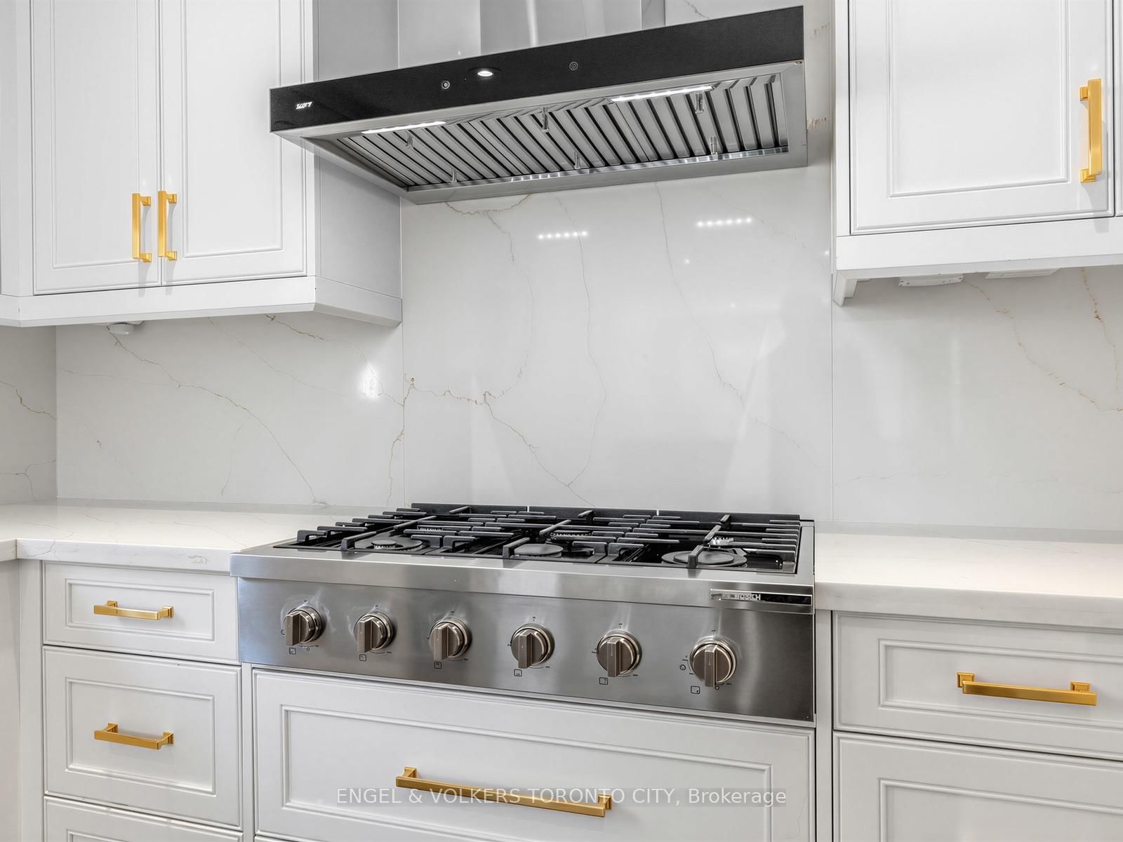 98 Golf Links Drive • Aurora, ON photo 13