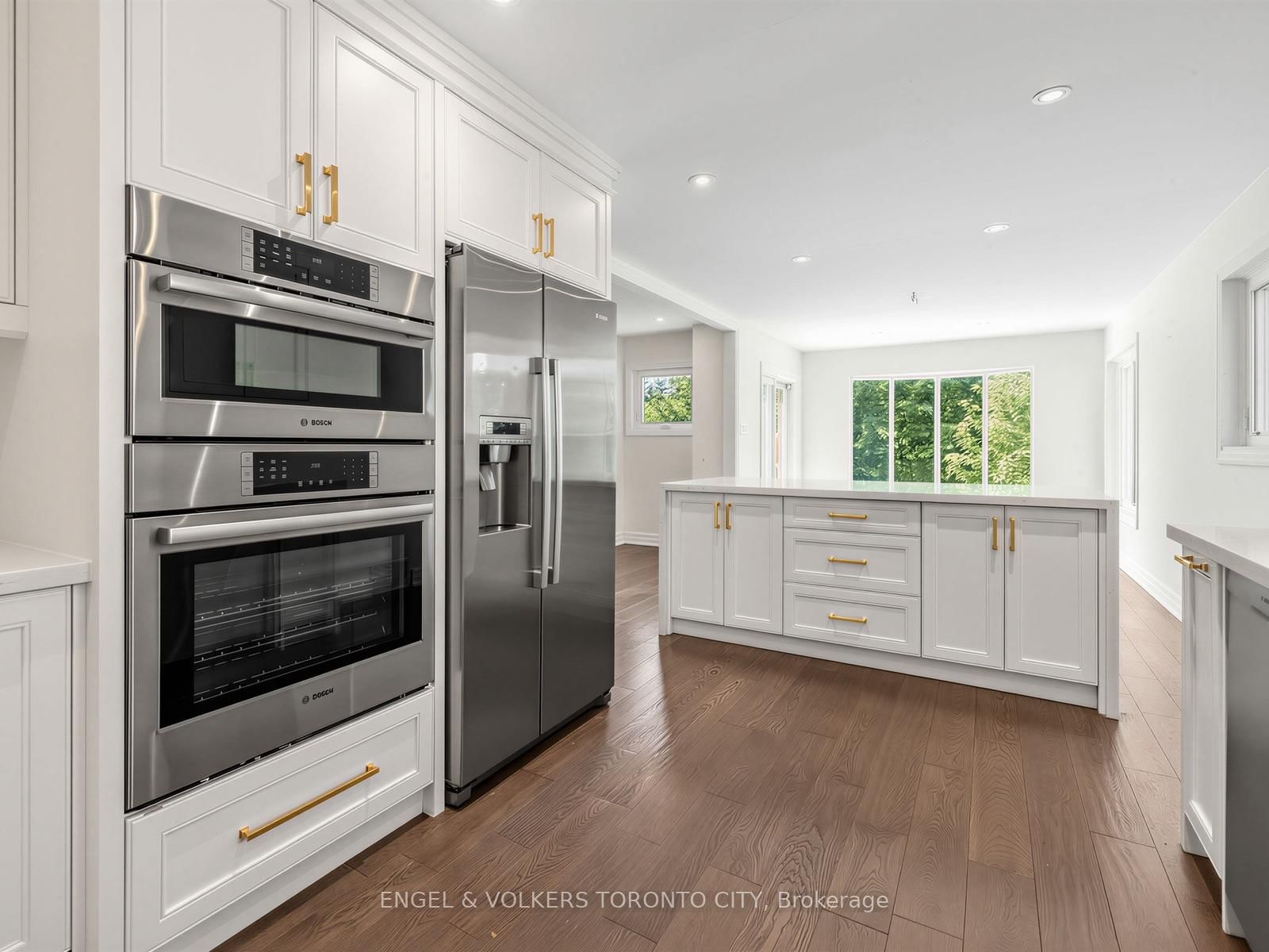 98 Golf Links Drive • Aurora, ON photo 15
