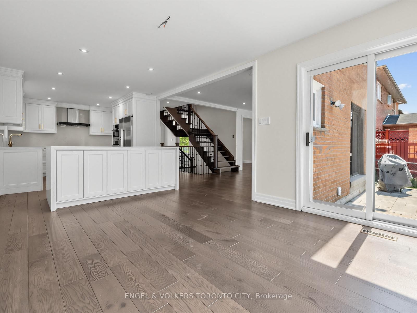 98 Golf Links Drive • Aurora, ON photo 17
