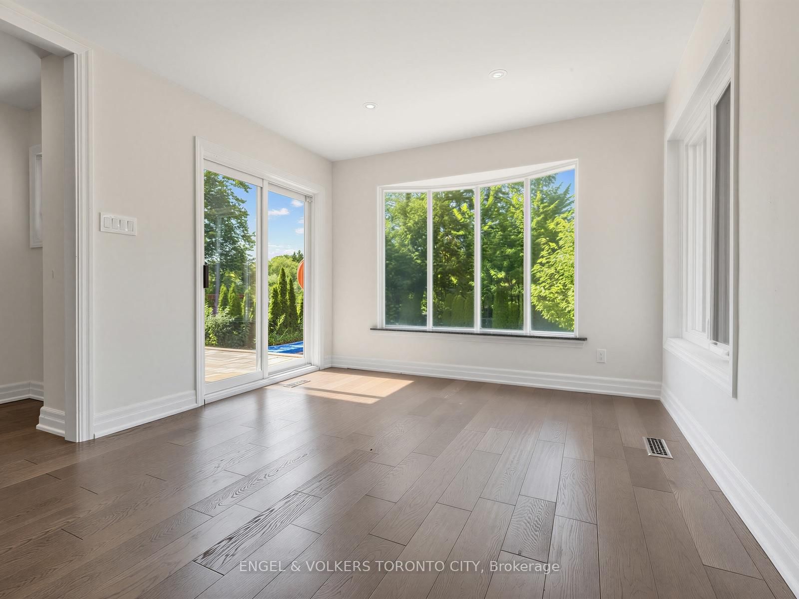 98 Golf Links Drive • Aurora, ON photo 18